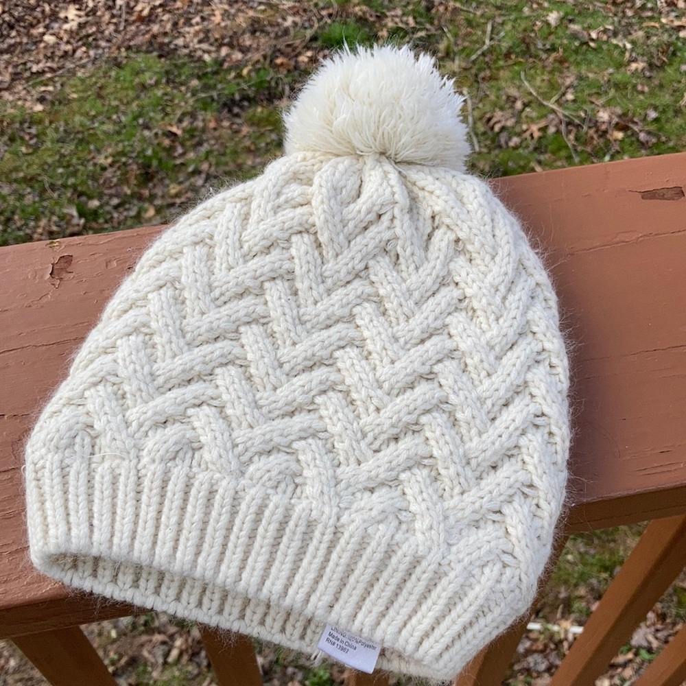 Isaac Mizrahi white knit hat